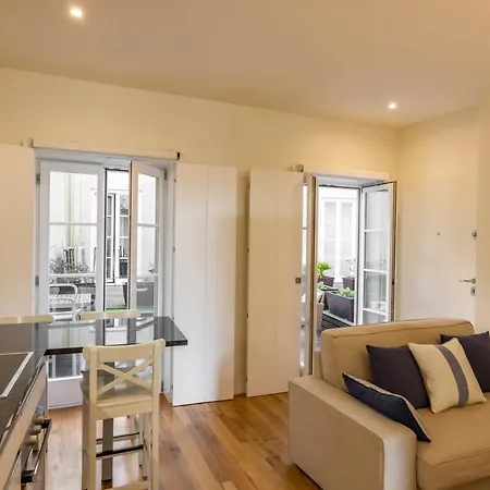 Bright With Terrace Apartment