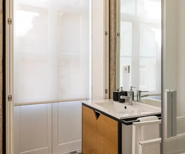 Bright With Terrace شقة *